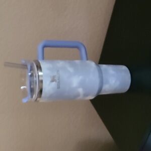 40oz Target tie dye stanley. EUC